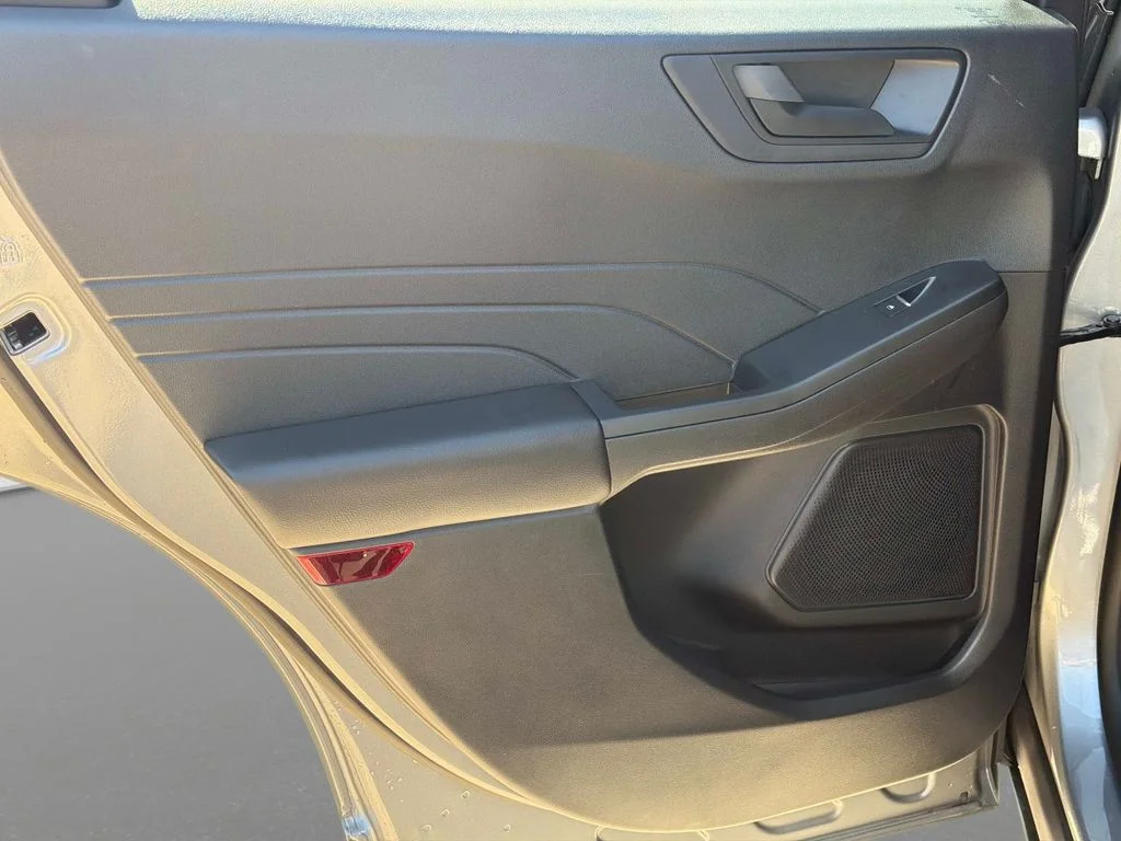 Used 2022 Iconic Silver Metallic Ford SE image 13