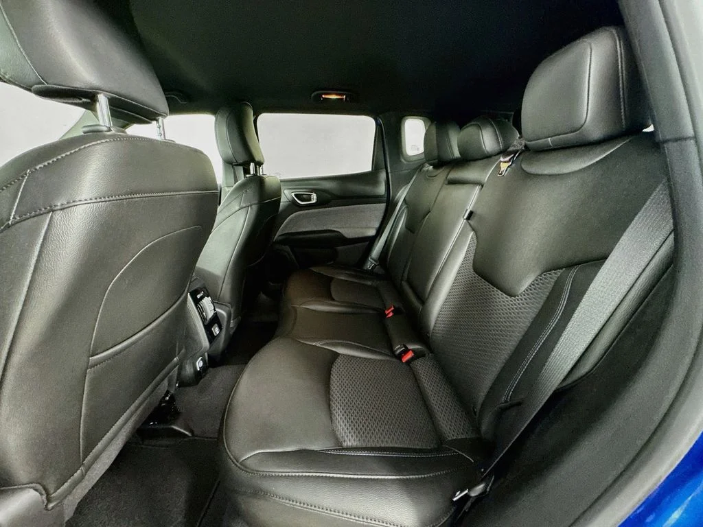 Used 2025 Blue Jeep Latitude image 28