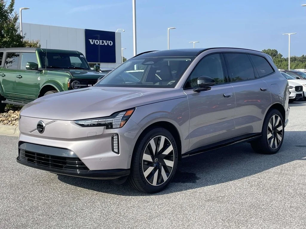 New 2026 Aurora Silver Volvo Ultra image 25