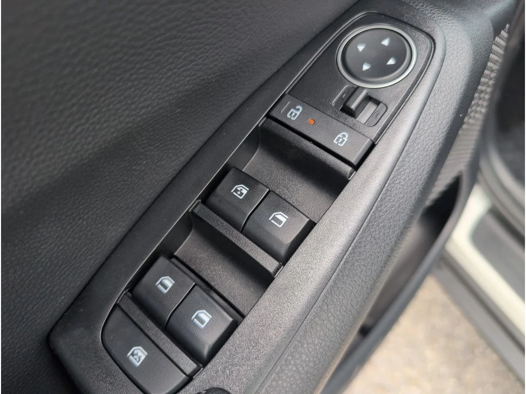 New 2026 Snow White Pearl Kia S image 12