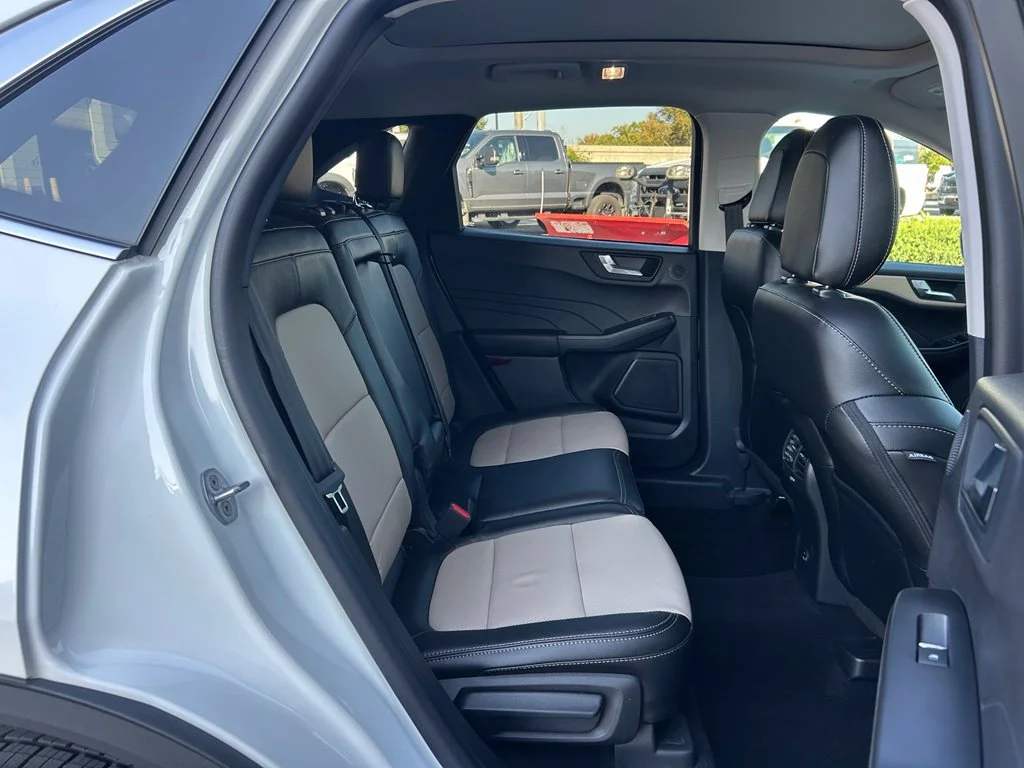 Used 2022 White Metallic Ford Titanium image 29