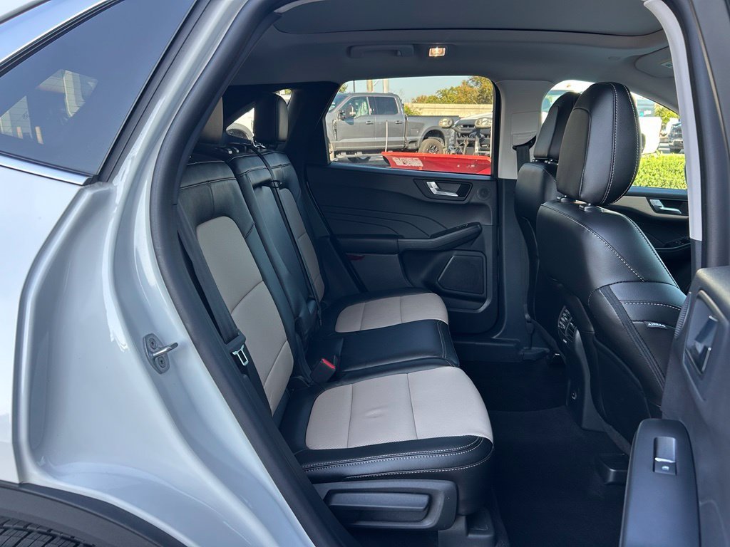 Used 2022 White Metallic Ford Titanium image 29