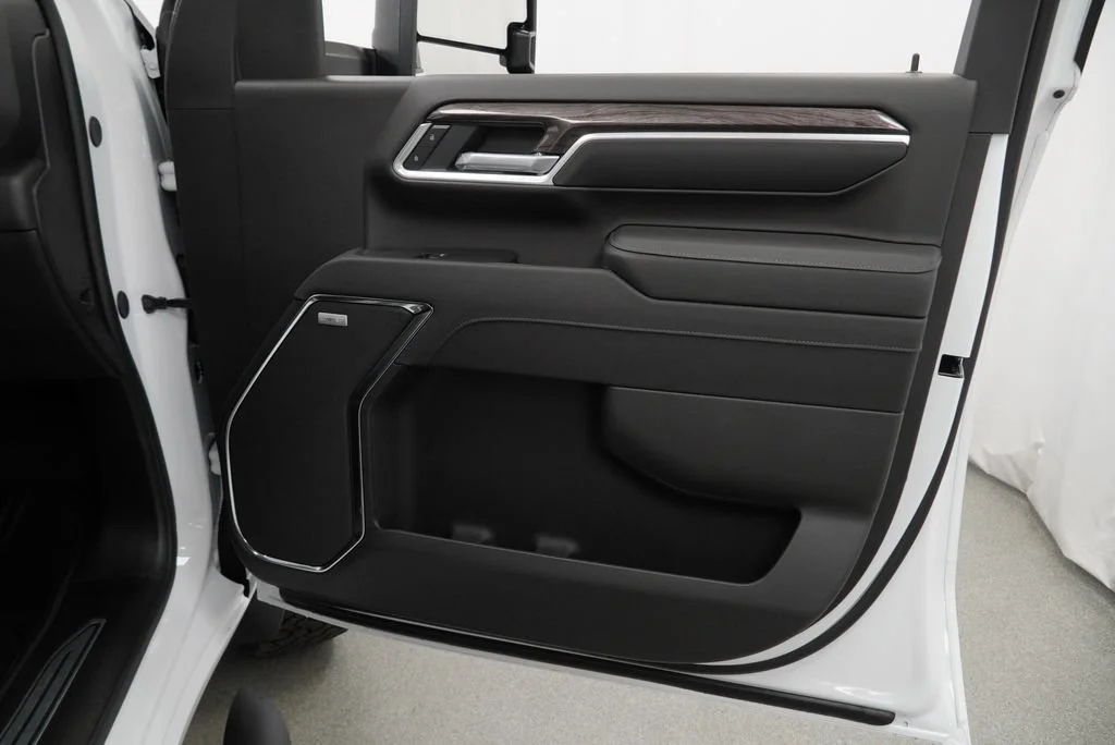 New 2026 Summit White Chevrolet LTZ image 28