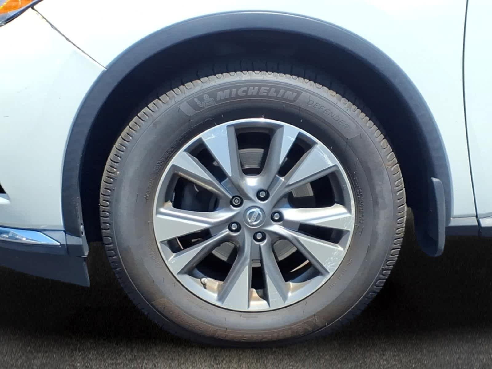 Used 2017 Pearl White Nissan S image 5