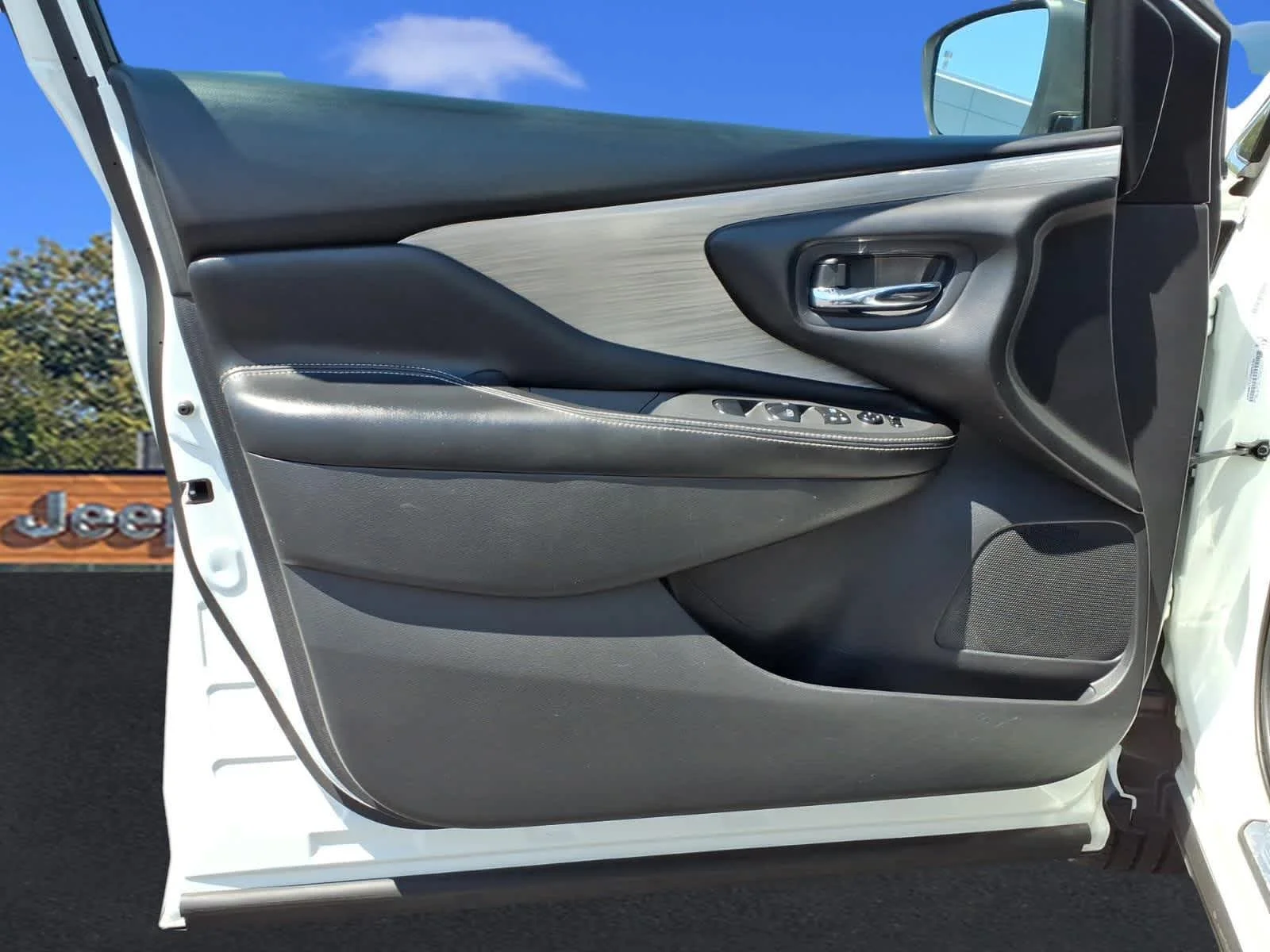 Used 2017 Pearl White Nissan S image 11