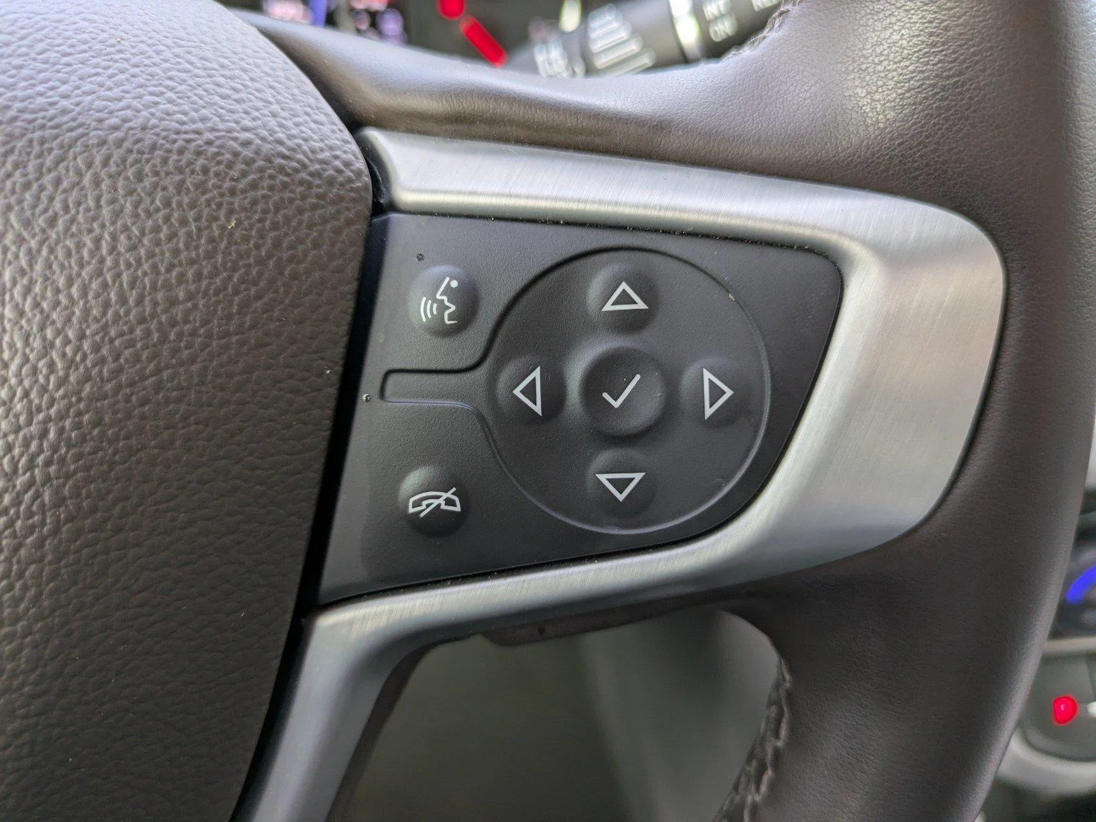 Used 2023 Volcanic Red Tintcoat GMC SLT image 25