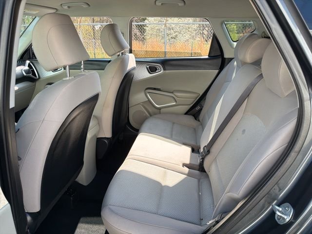 2021 Kia Soul LX - Photo 17