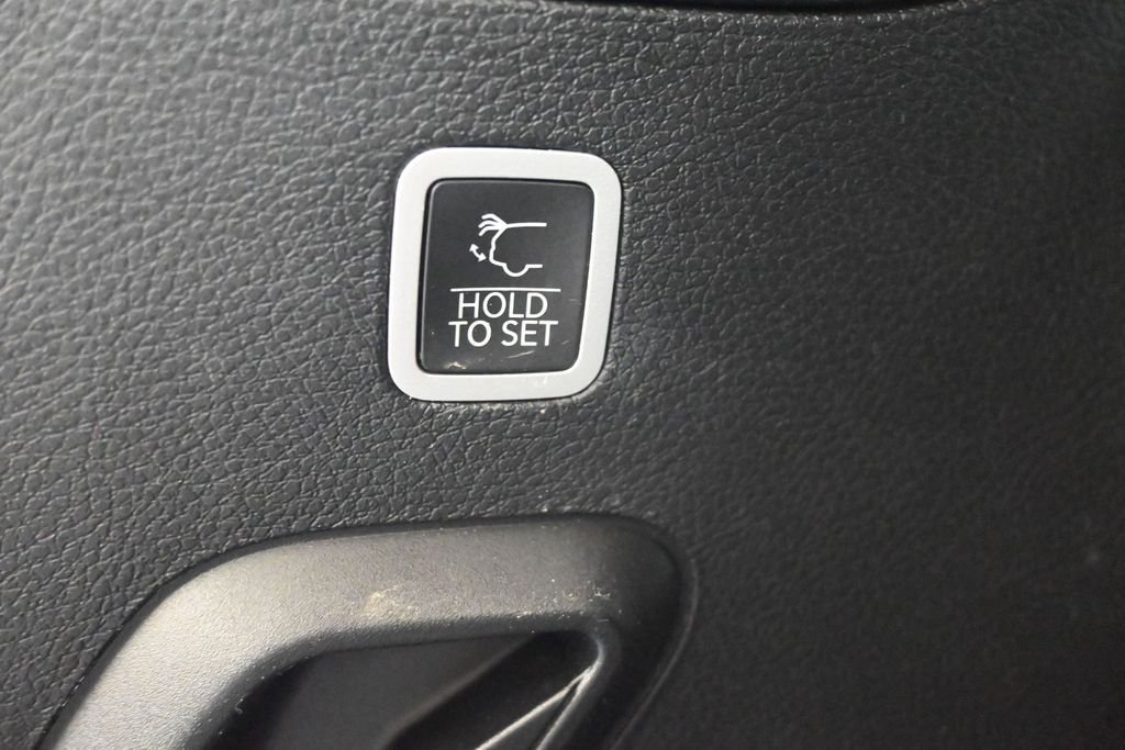 Used 2023 White Jeep Series III image 16
