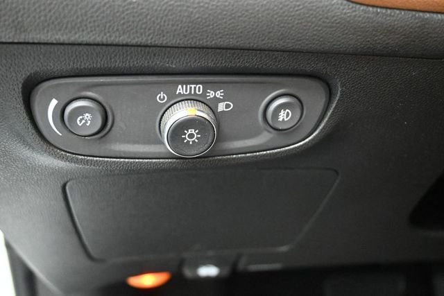 Used 2021 White Buick Essence image 20