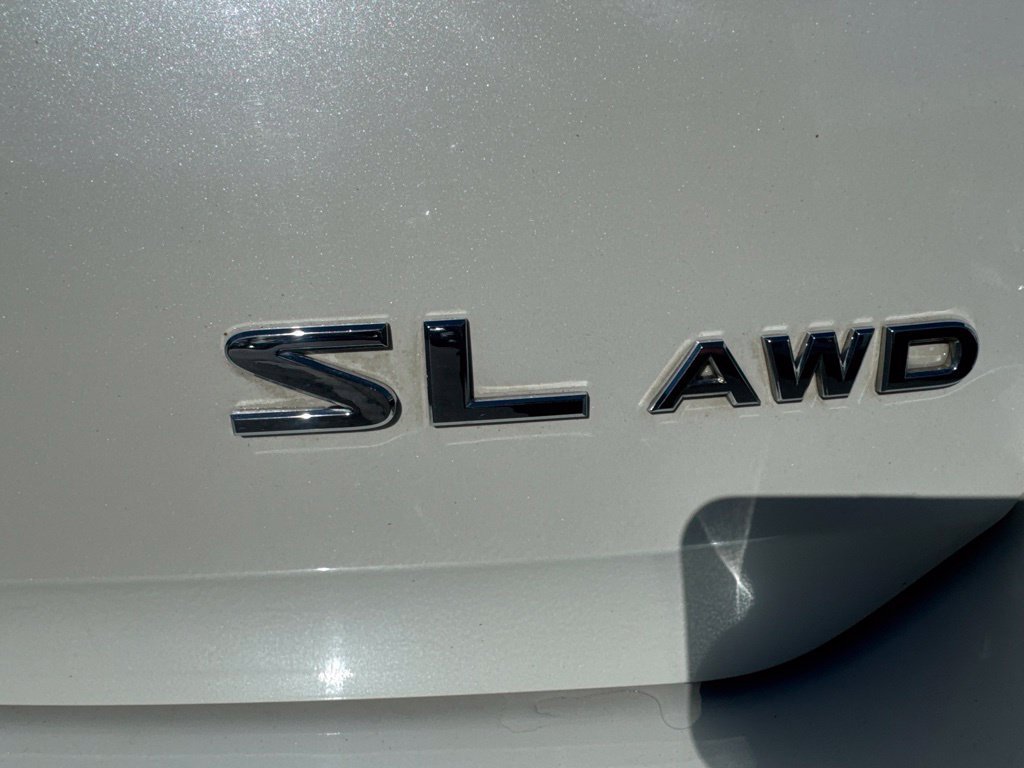 Used 2012 White Nissan SL image 24