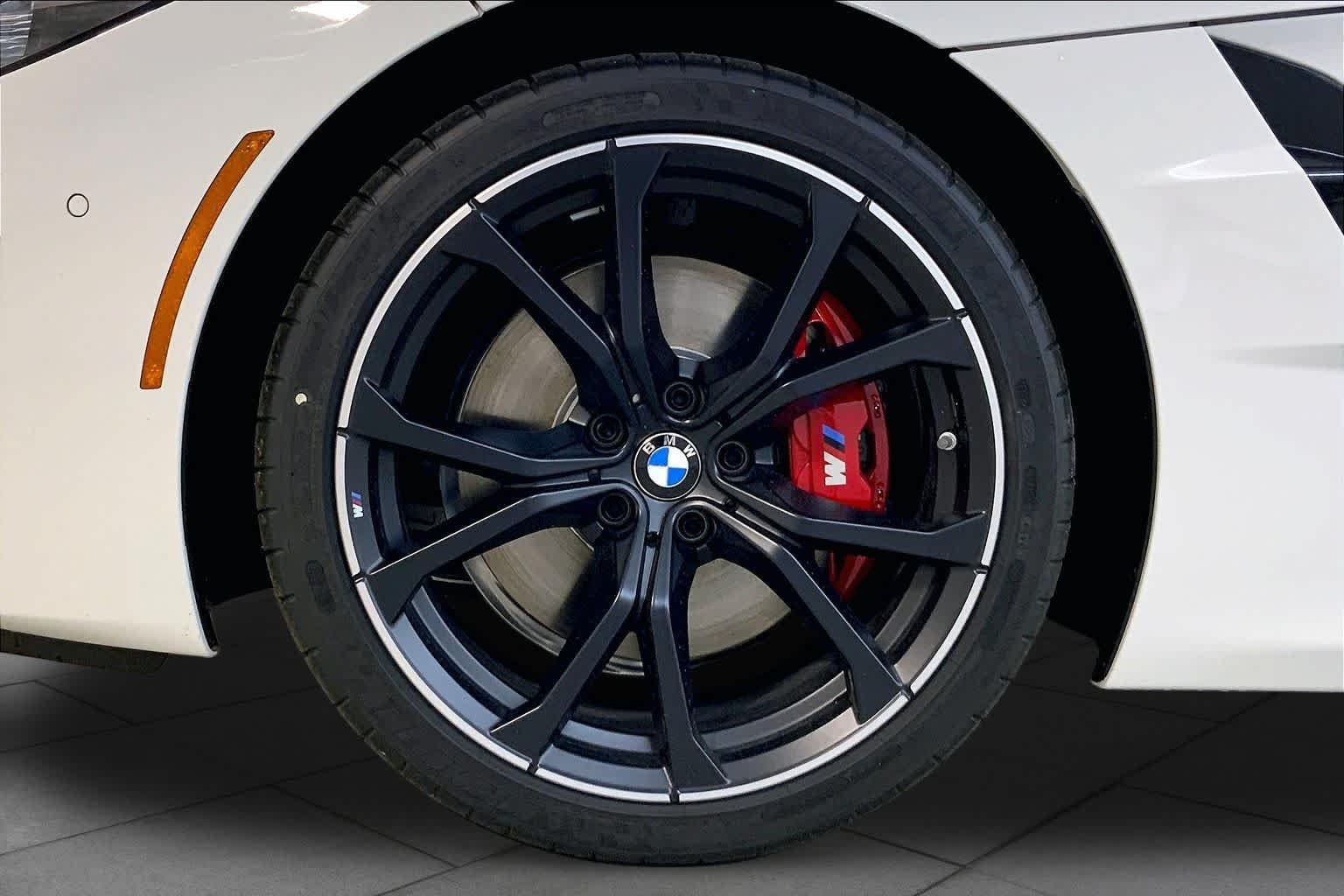 New 2026 Alpine White BMW sDrive30i image 11
