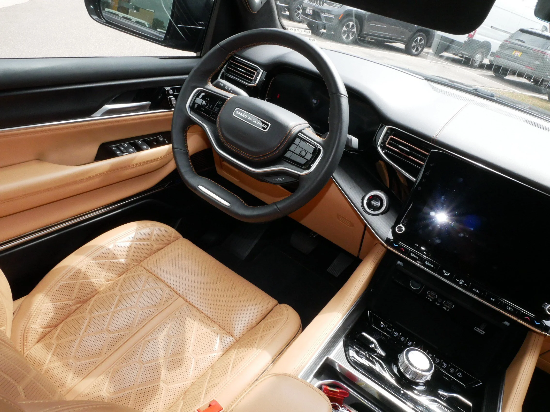 Used 2025 Diamond Black Crystal Pearlcoat Jeep Series III Obsidian image 9