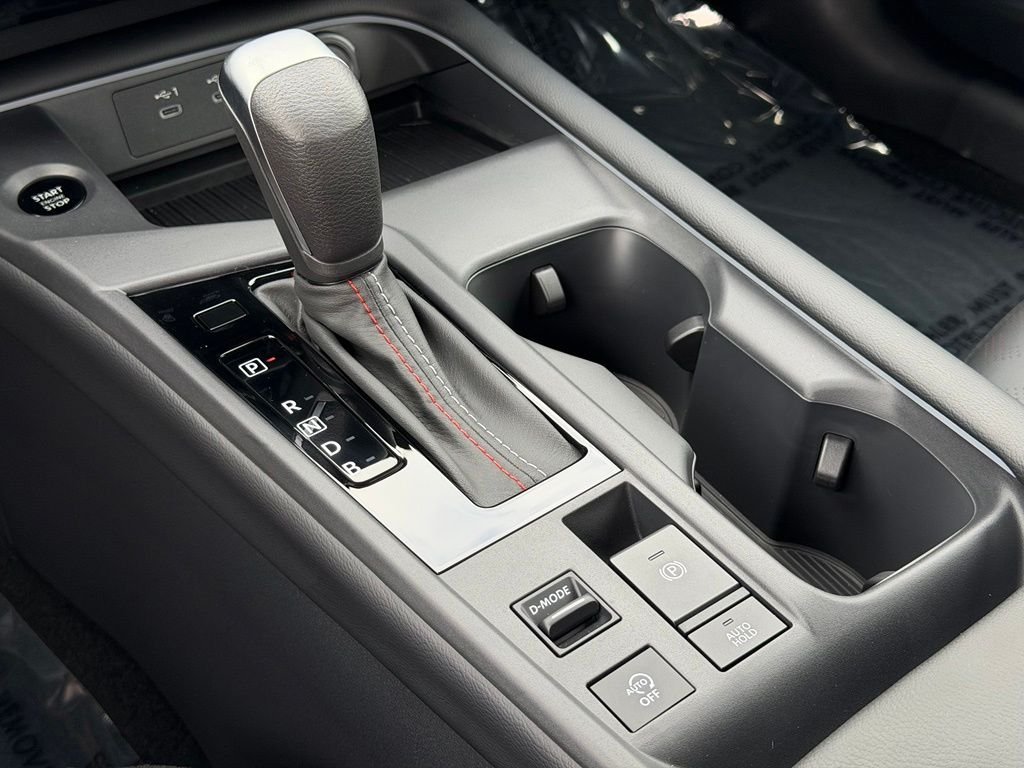 New 2026 Aspen White TriCoat / Super Black Two-tone Nissan SR image 28