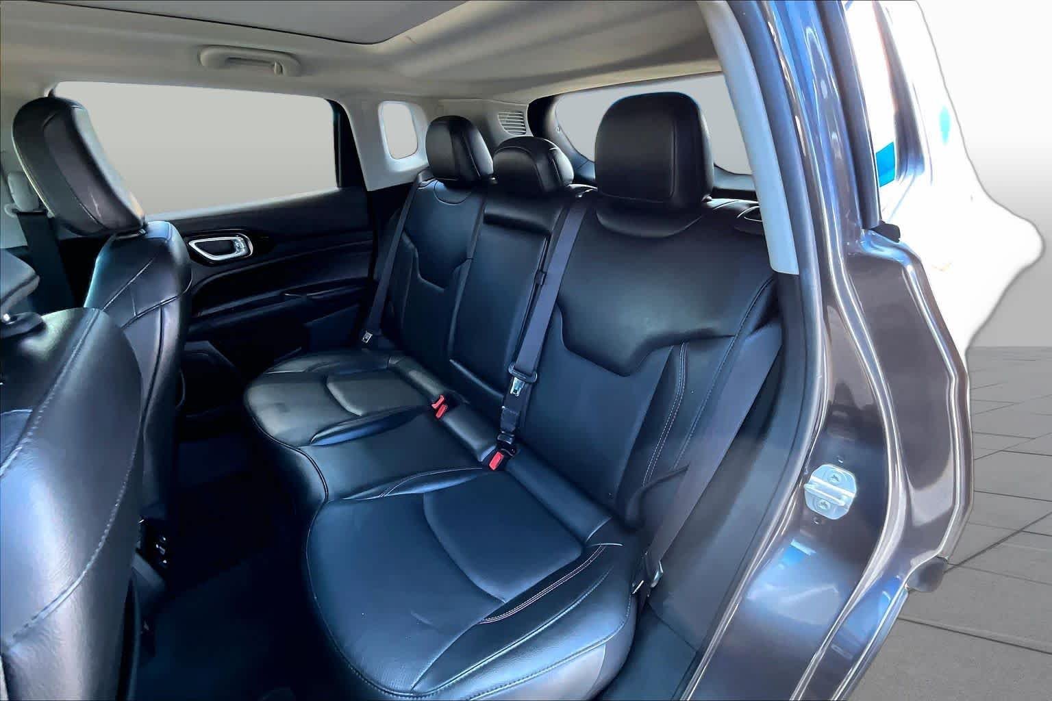 Used 2022 Granite Crystal Metallic Clearcoat Jeep Trailhawk image 21