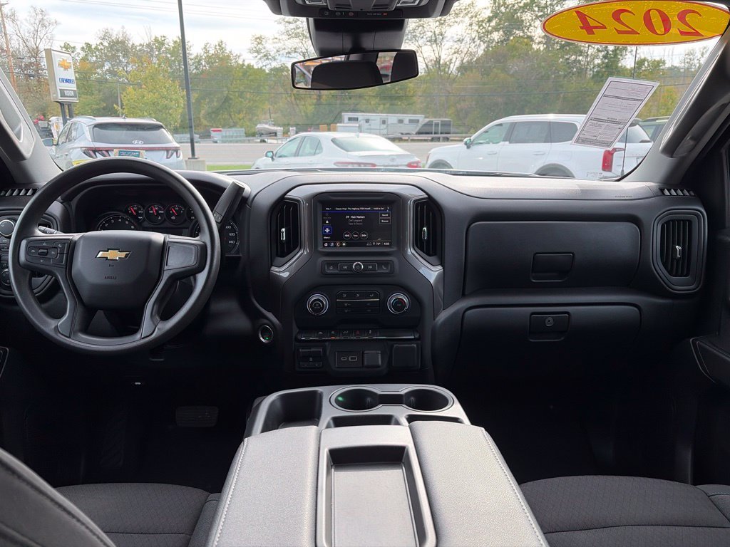 Used 2024 White Chevrolet Custom image 18