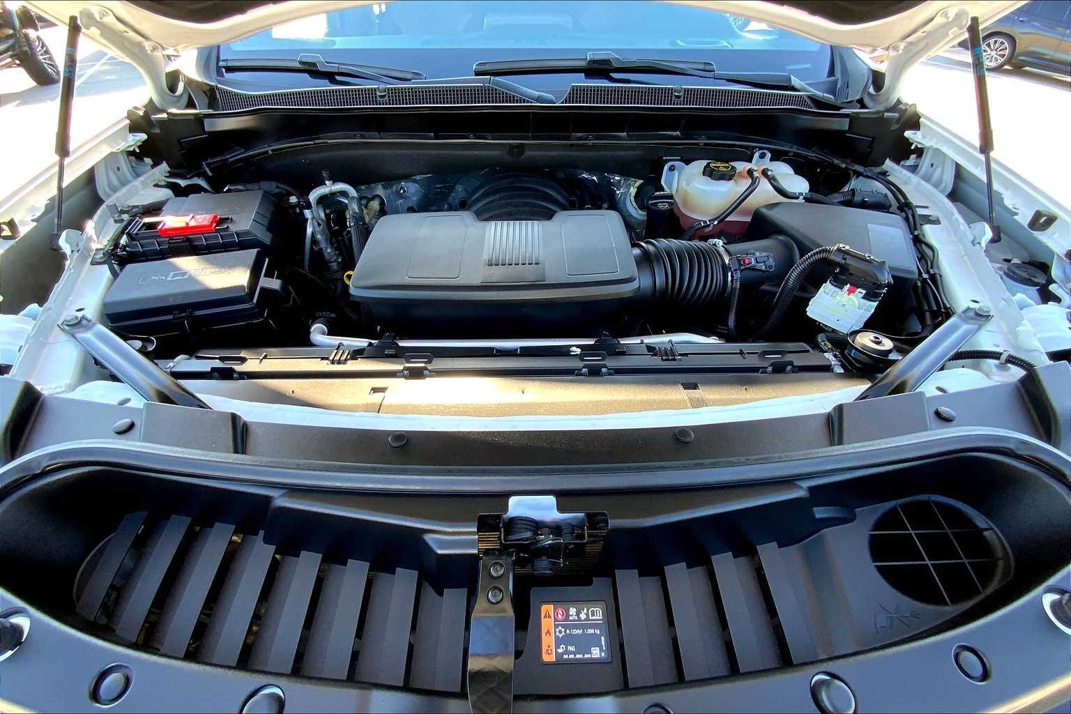 Used 2024 Summit White Chevrolet RST image 31