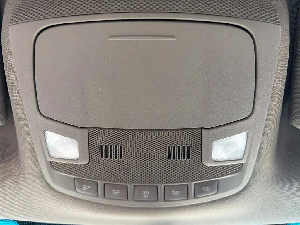 Used 2018 White Ford XLT image 44