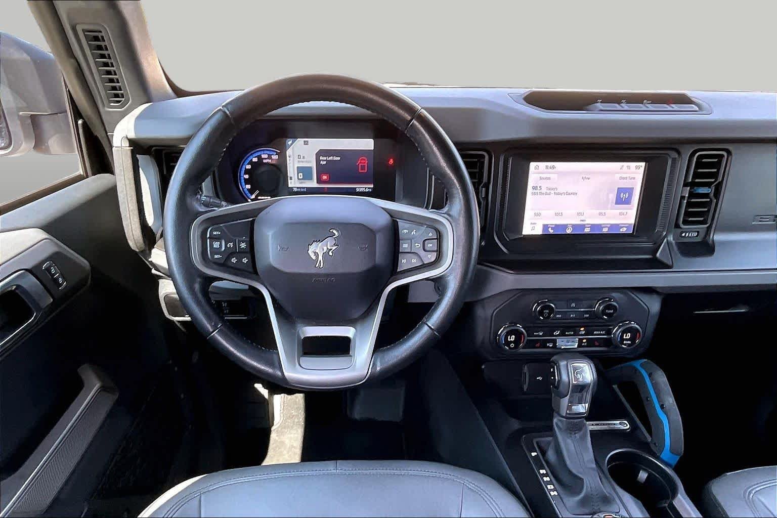 Used 2023 Oxford White Ford Black Diamond image 6