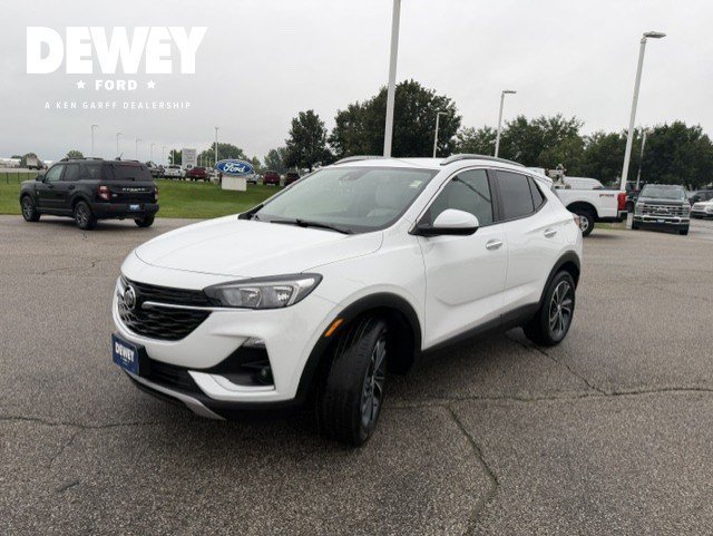Used 2022 Summit White Buick Select image 3