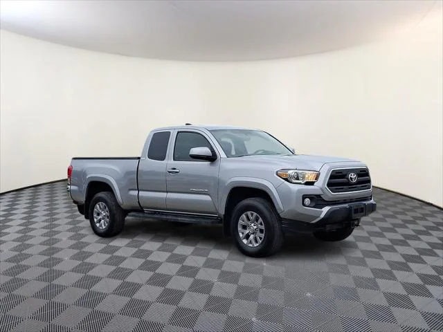 Certified Used 2017 SILVER ME Toyota  image 4