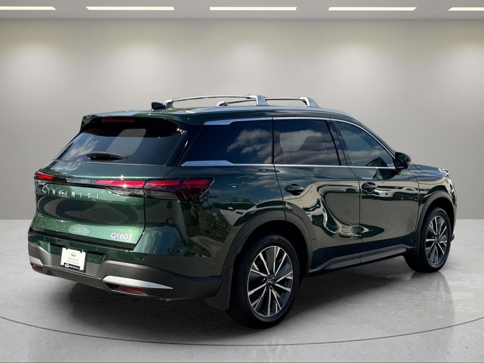 New 2027 DEEP EMERALD INFINITI Luxe FWD image 5