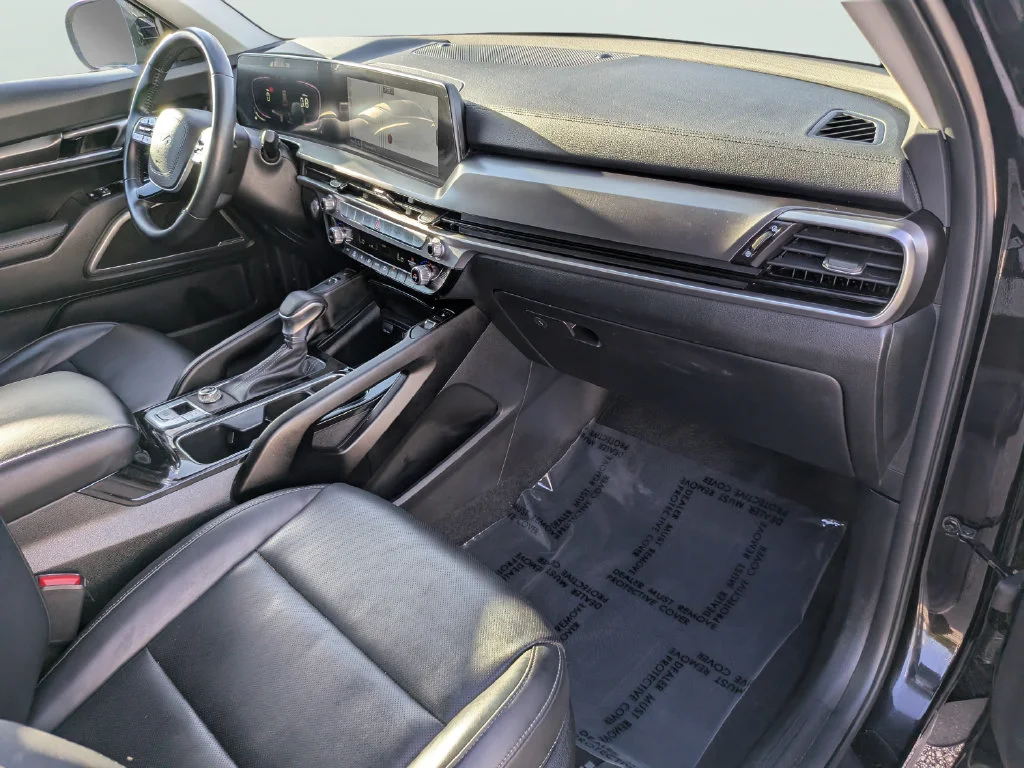 Used 2025 Black Kia S image 11