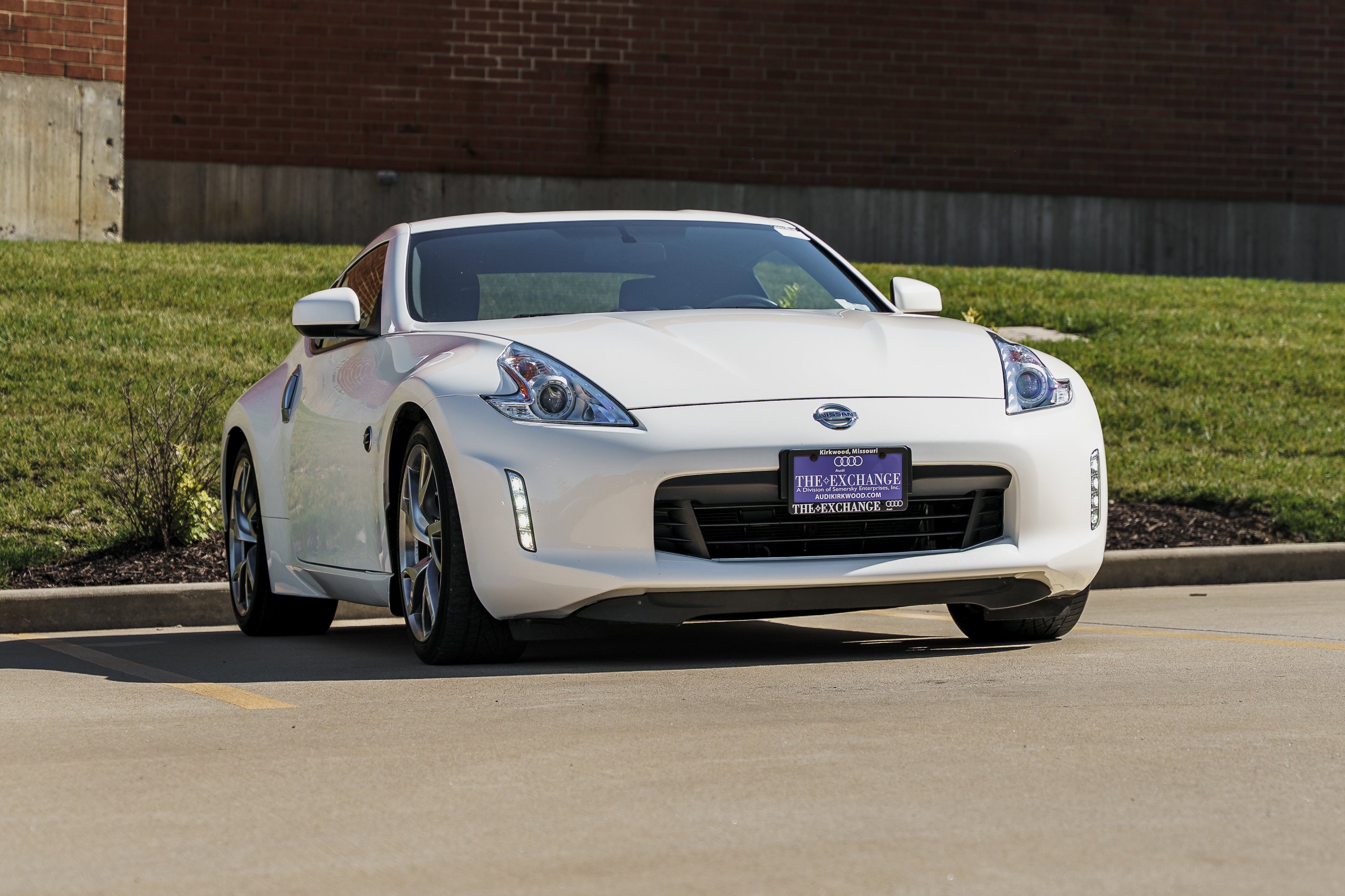 Used 2016 Pearl White Nissan Sport image 1