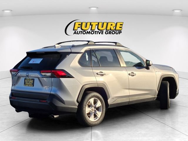 Used 2019 Silver Toyota XLE image 4