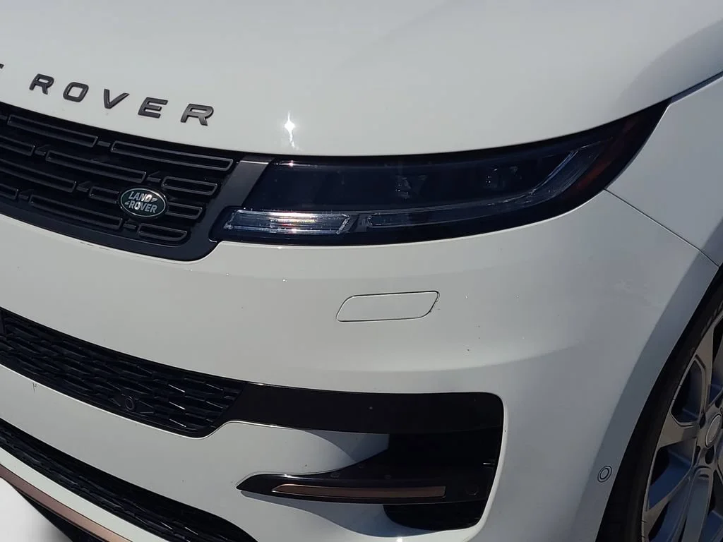 Used 2023 White Land Rover SE Dynamic image 24