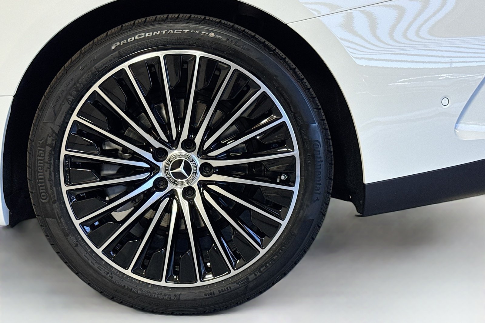 New 2026 Polar White Mercedes-Benz CLE 300 image 28