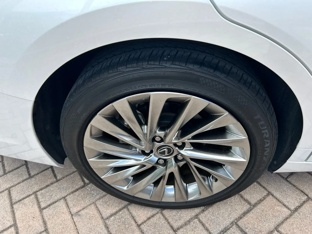 Certified Used 2022 EMINENT WHITE PEARL Lexus 300h Ultra Luxury image 10