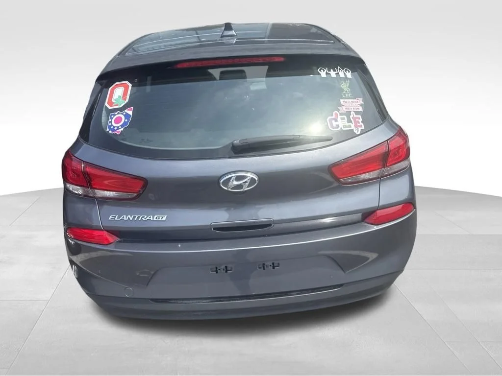 Used 2018 White Hyundai Base image 10