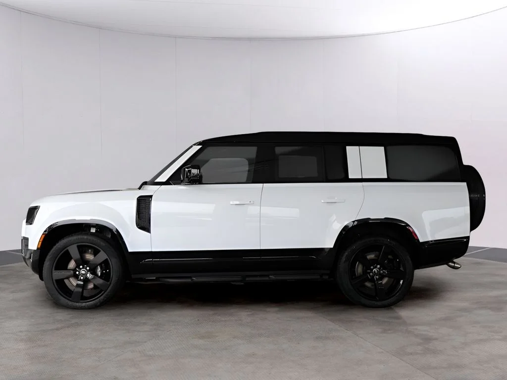 Certified Used 2025 Fuji White Land Rover V8 image 8