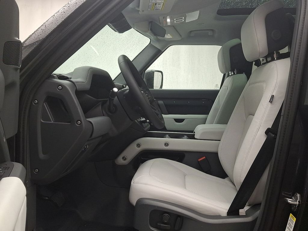 New 2026 Carpathian Grey Land Rover X-Dynamic SE image 9