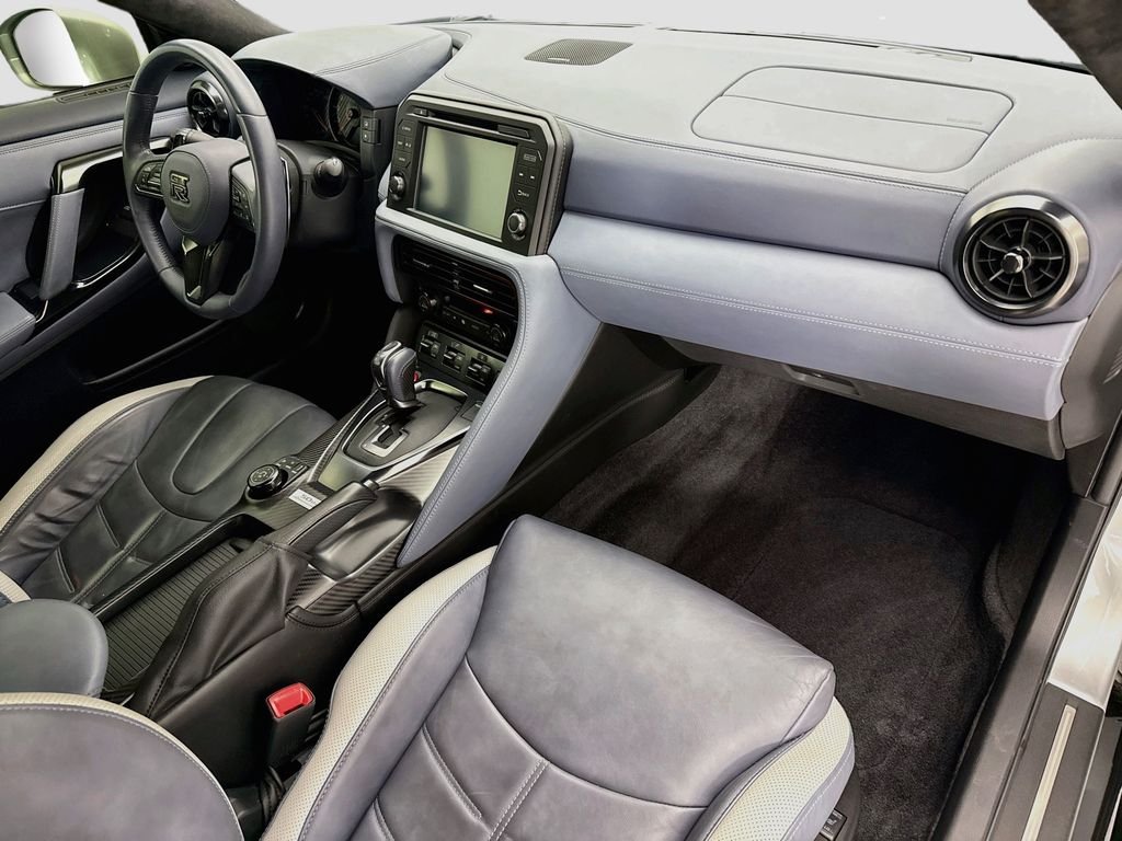 Used 2020 Super Silver Nissan Premium image 16