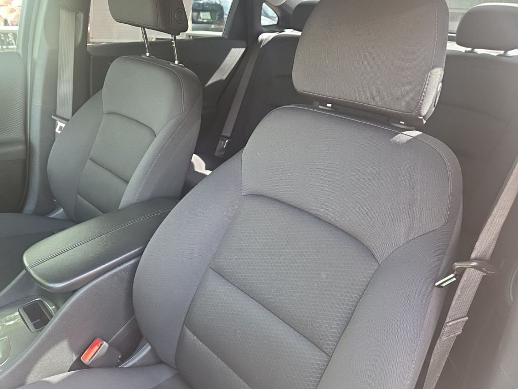 Used 2025 White Chevrolet LT image 5