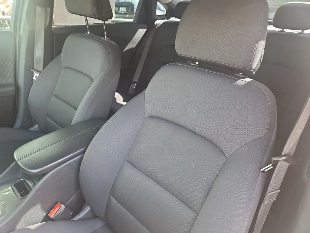 Used 2025 White Chevrolet LT image 5