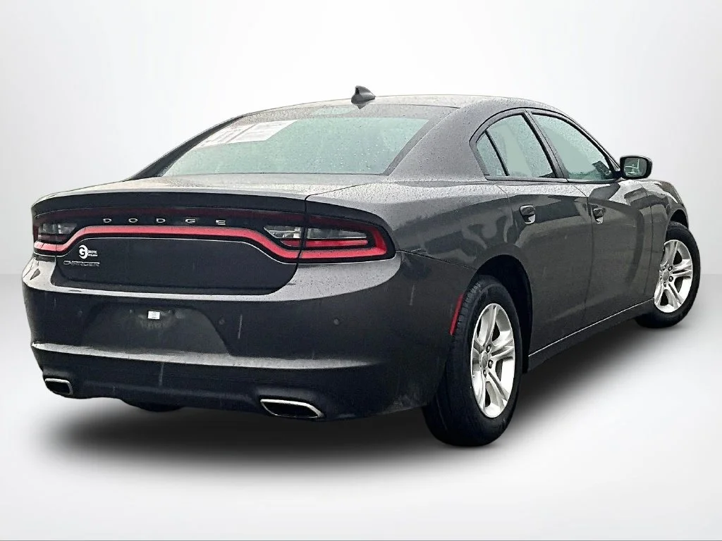 Used 2023 Gray Dodge SXT image 3