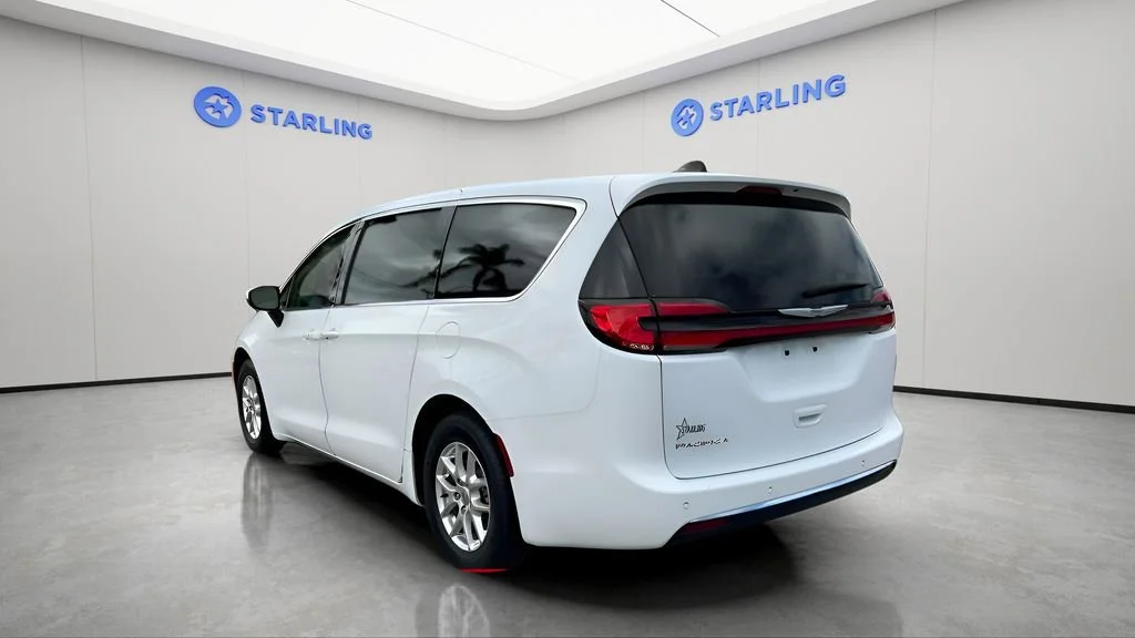 Used 2023 White Chrysler Touring L image 5
