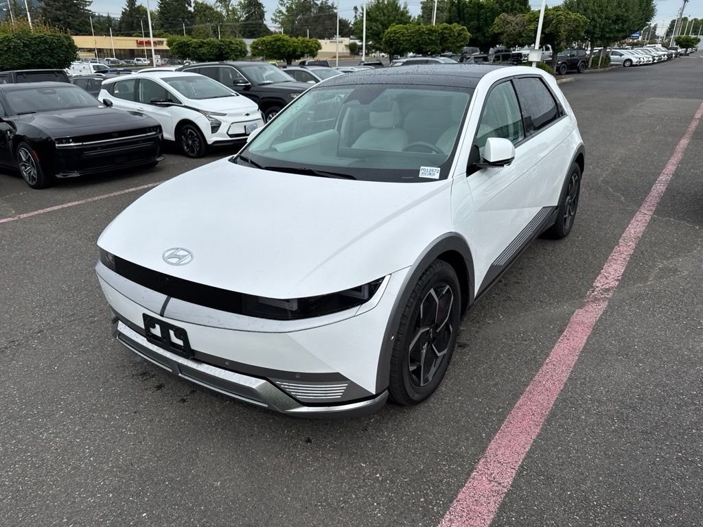 Used 2024 Atlas White Hyundai Limited image 3