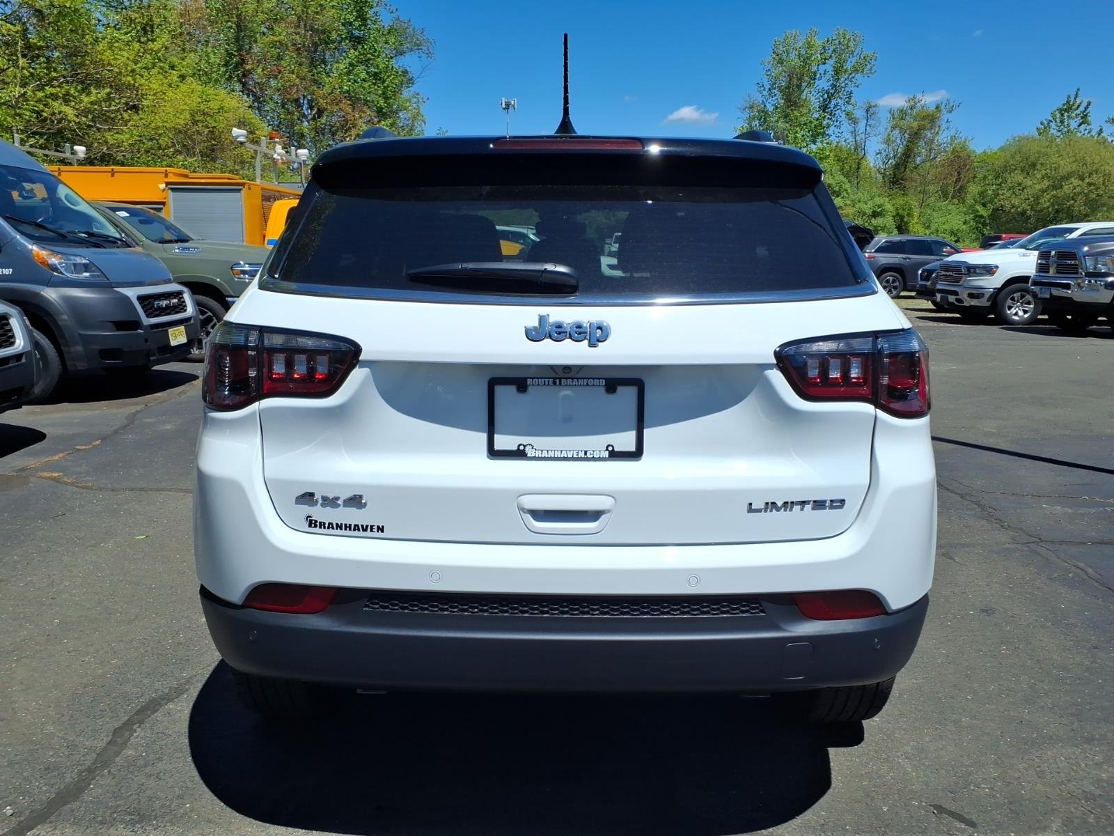 New 2026 Bright White Clear-Coat Exterior Paint Jeep Limited image 5