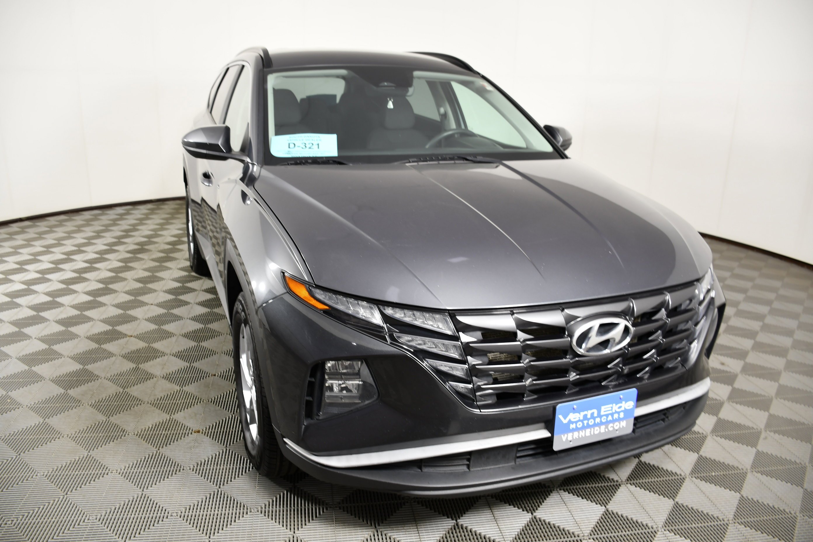 Used 2024 Dark Gray Metallic Hyundai SEL image 3
