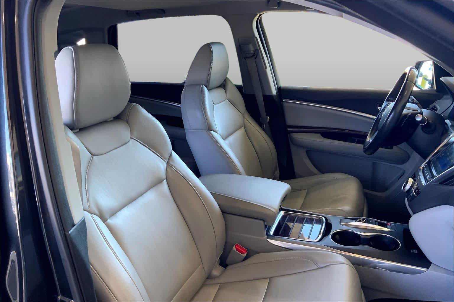 Used 2016 Crystal Black Pearl Acura  image 9