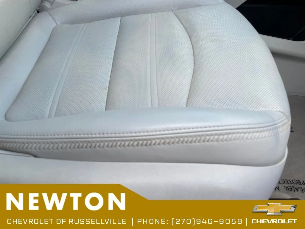 Used 2022 White Frost GMC Denali image 23