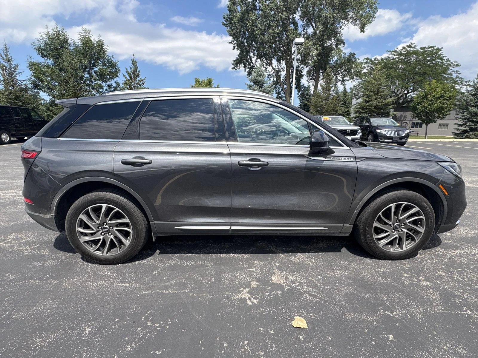 Used 2020 Magnetic Gray Lincoln Standard image 23