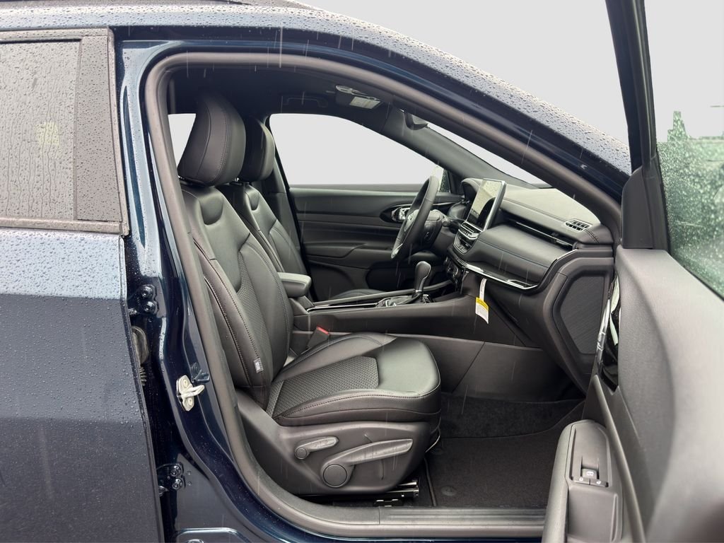 New 2026 Fathom Blue Pearl-Coat Exterior Paint Jeep Latitude image 18