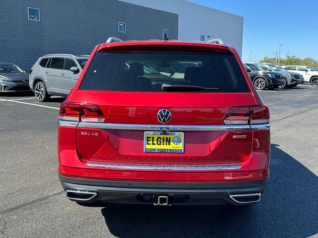 Used 2021 Blue Volkswagen SEL Premium image 4