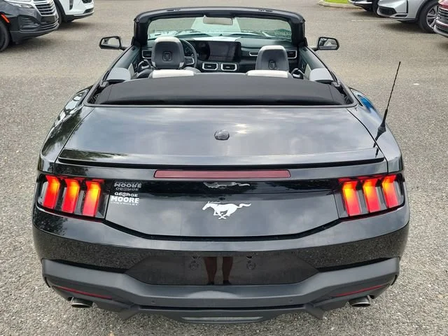 2024 Ford Mustang EcoBoost - Photo 8