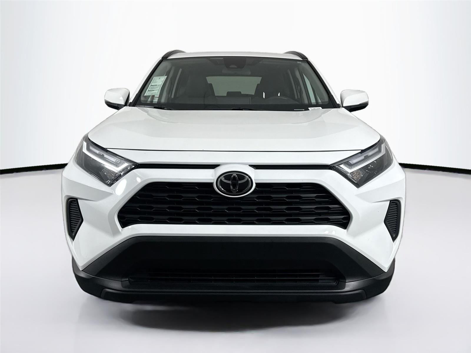 Used 2025 Ice Cap Toyota XLE image 8