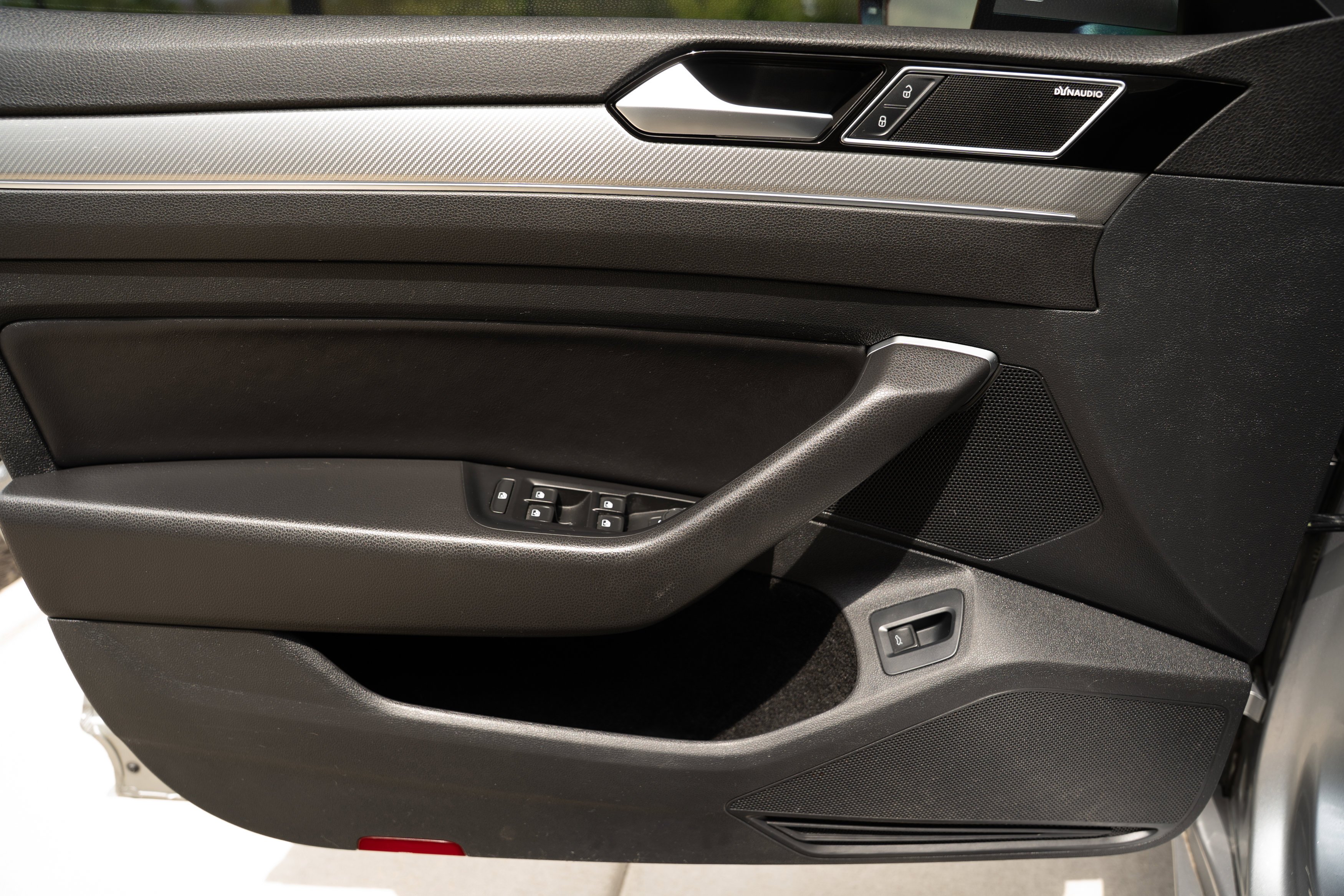 Used 2019 Pyrite Silver Metallic Volkswagen SEL Premium R-Line image 19